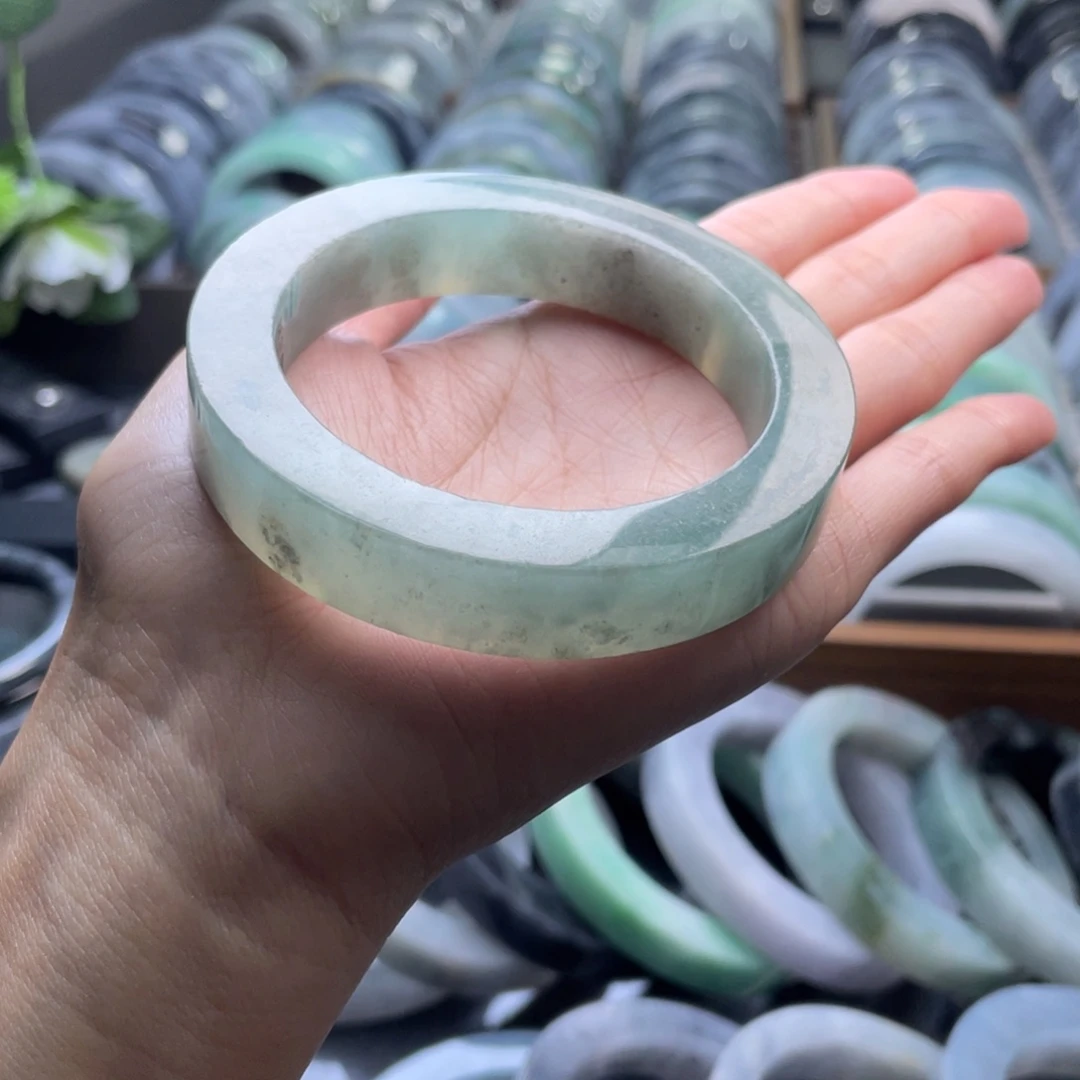 定制翡翠未镶嵌翡翠手镯