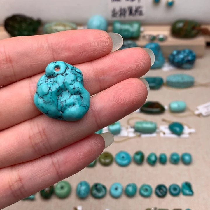 绿松石未镶嵌珠宝奇石