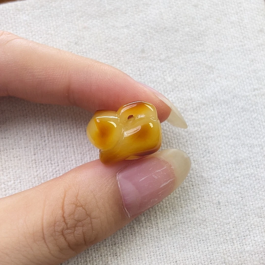 裸石琥珀未镶嵌趴趴猫