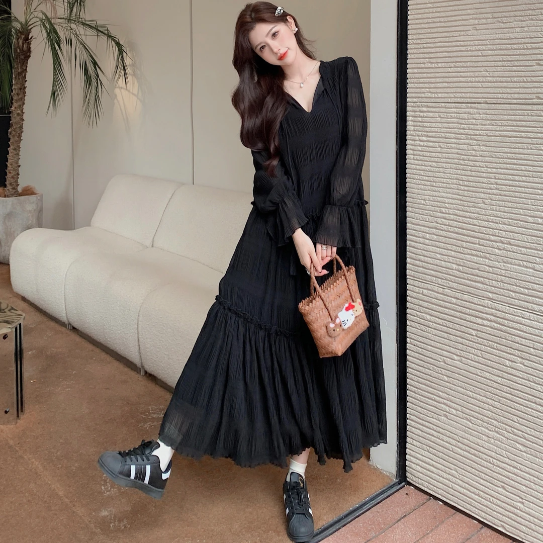秋季新款大码洋气压褶显瘦小黑裙长袖秋款连衣裙气质黑色时尚裙子