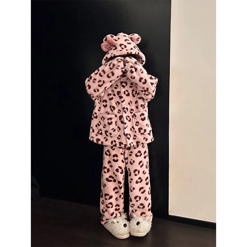 韩版甜酷豹纹小熊连帽珊瑚绒睡衣女秋冬新款加绒家居服套装可外穿