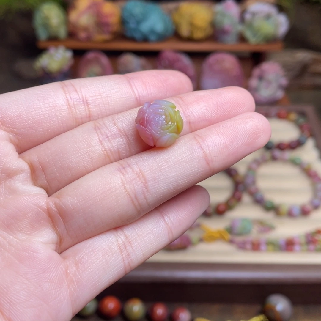 华***玛瑙/玉髓未镶嵌珠宝半成品盐源玛瑙花花