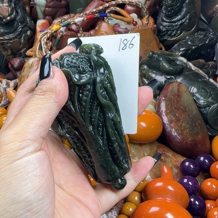 未镶嵌透闪石质玉珠宝奇石