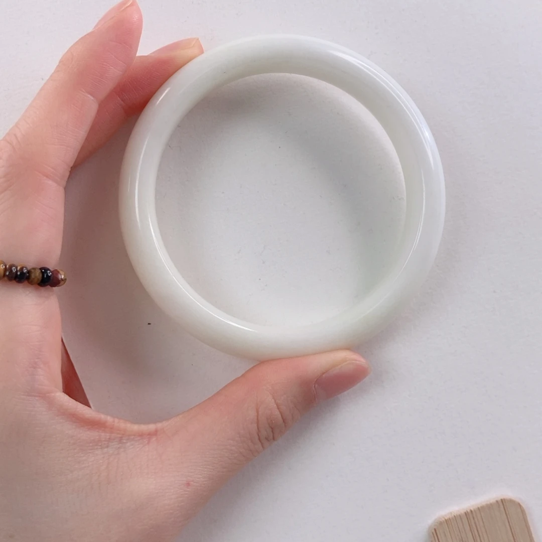 蓝田玉（蛇纹石化大理石玉）手镯未镶嵌以****)