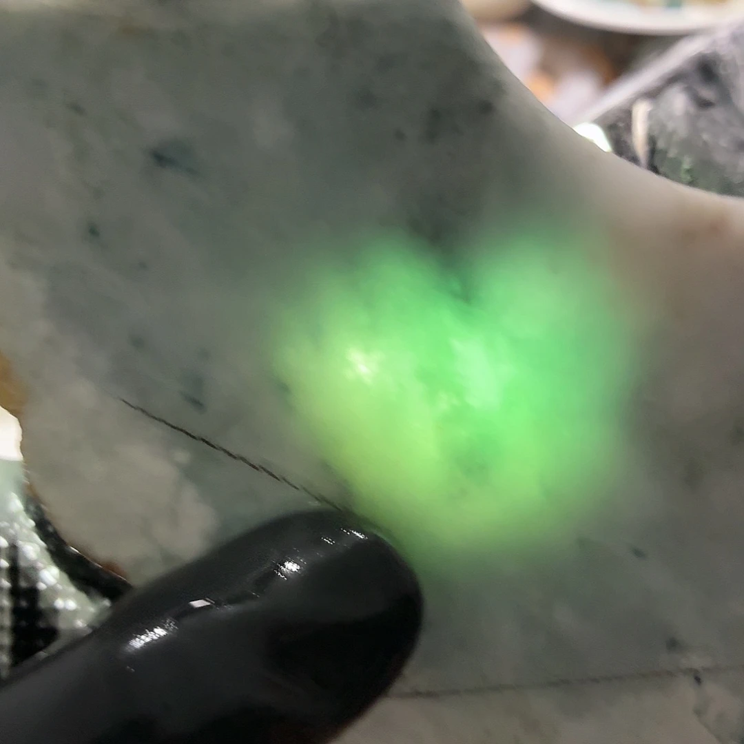 翡翠未镶嵌颈饰边角料