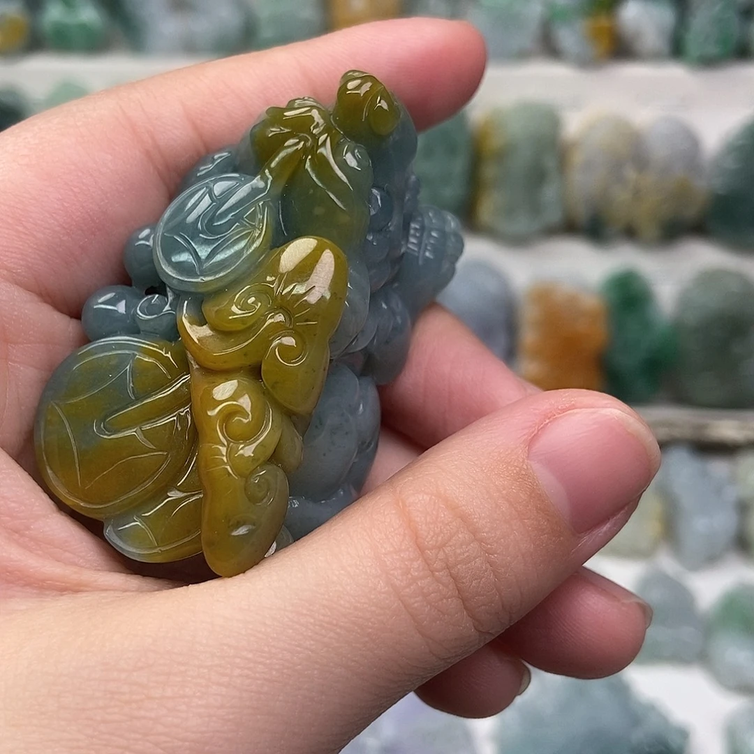 翡翠未镶嵌吊坠(赠链)