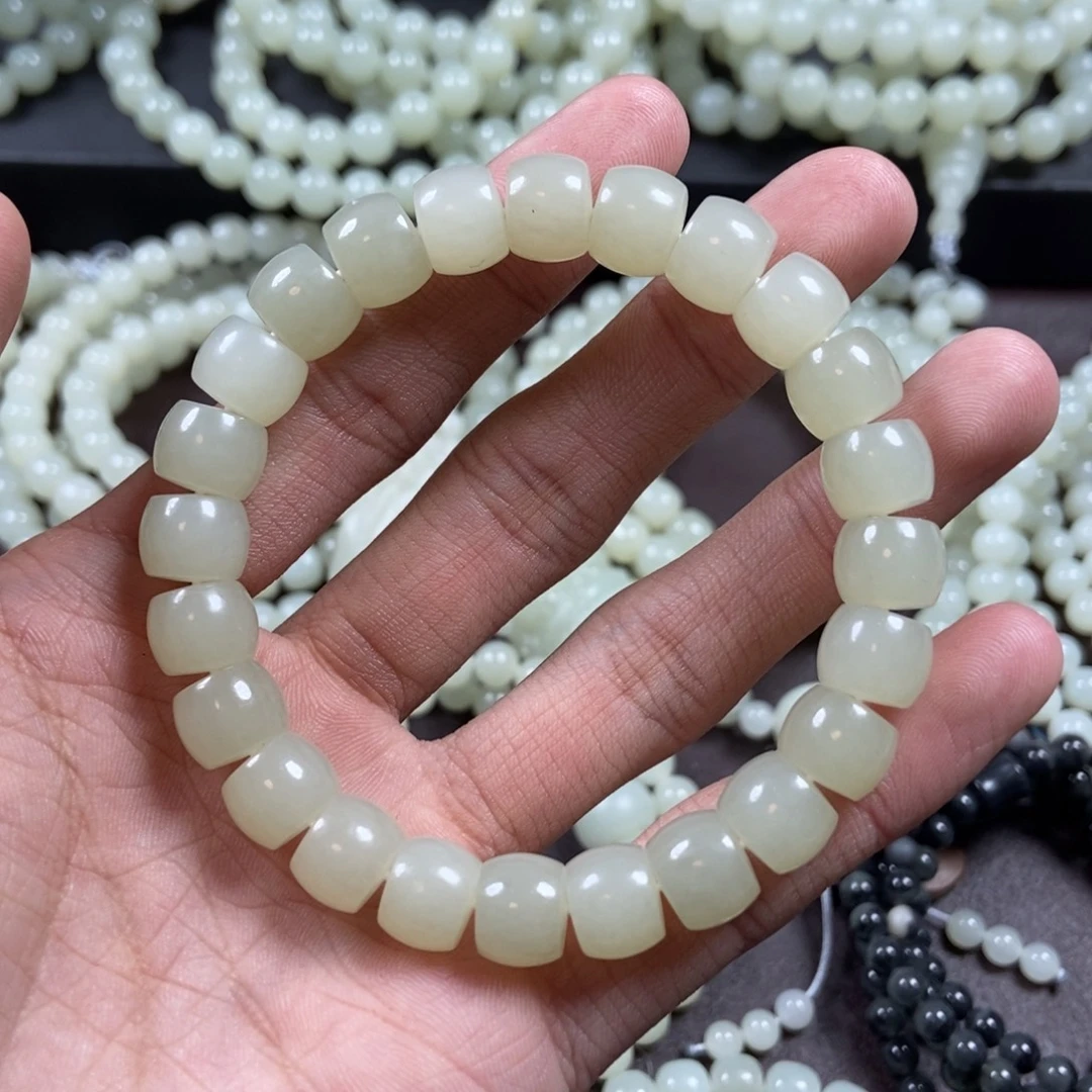 和田玉未镶嵌把件