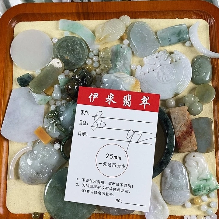 翡翠颈饰未镶嵌翡翠92
