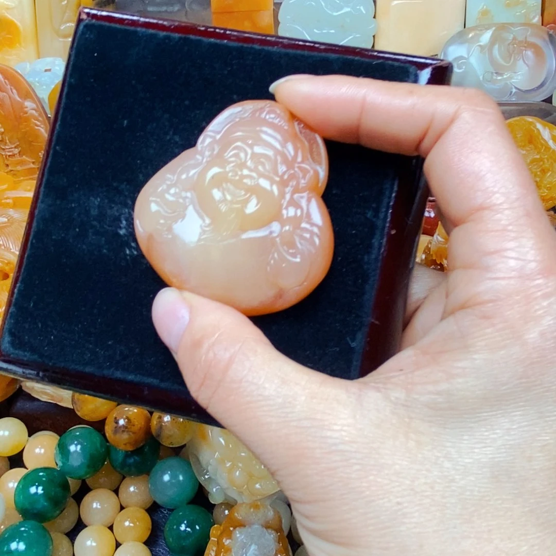 石英质玉（黄龙玉）颈饰未镶嵌