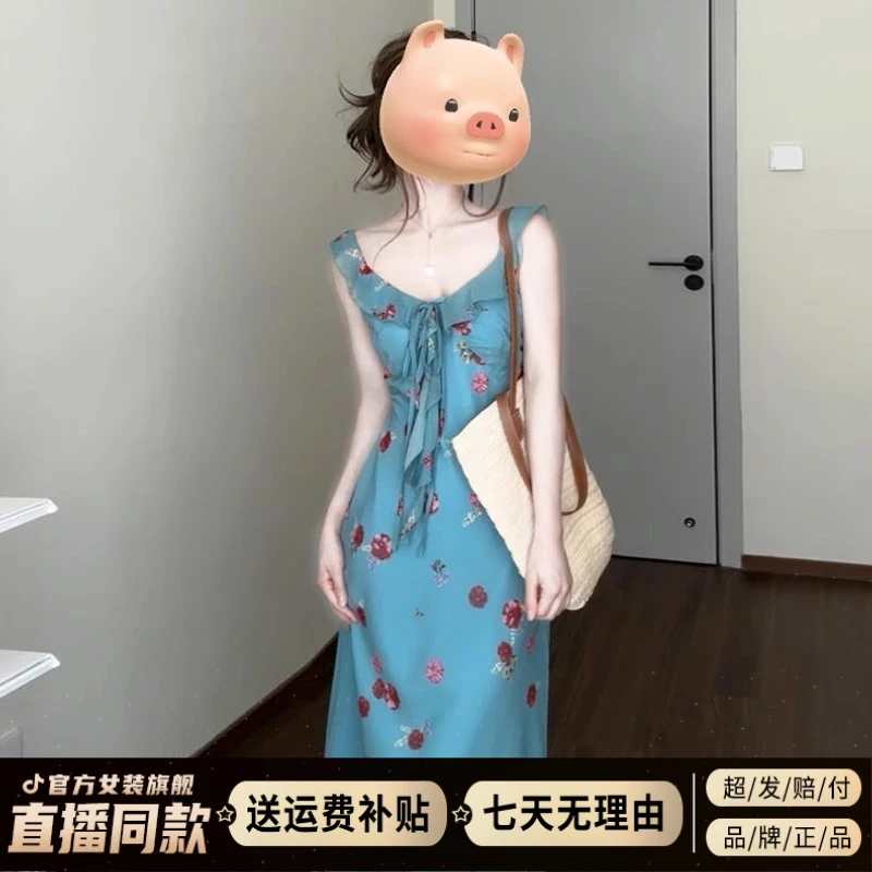 今年流行小飞袖碎花吊带连衣裙子女夏2025新款度假风巨好看长裙子