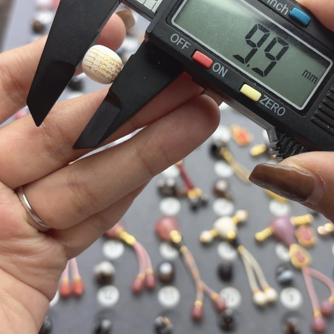 玛瑙/玉髓未镶嵌文玩配饰猛犸五条经