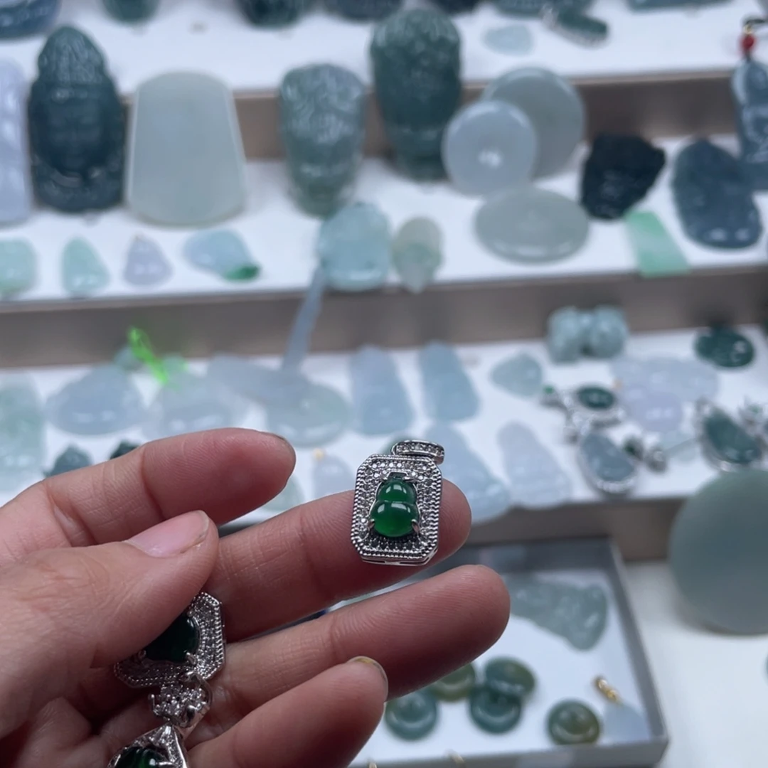 翡翠未镶嵌颈饰天然翡翠