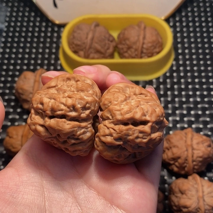 明***少把件文玩核桃蛙王