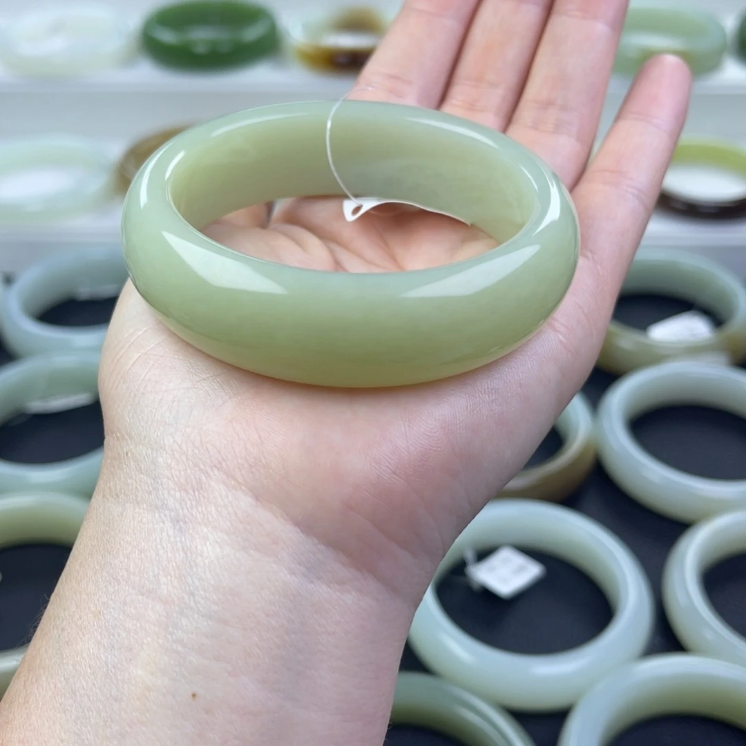 和田玉未镶嵌手镯