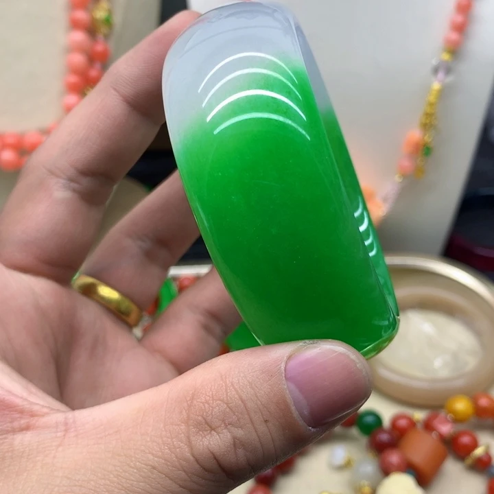 翡翠颈饰未镶嵌吊坠规格