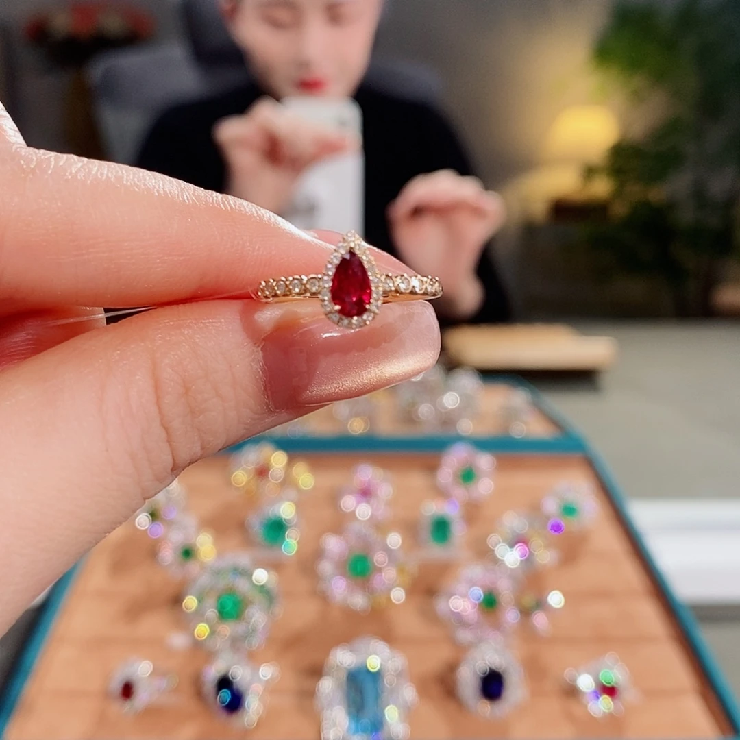 戒指18K金镶嵌红宝石0.57ct无烧