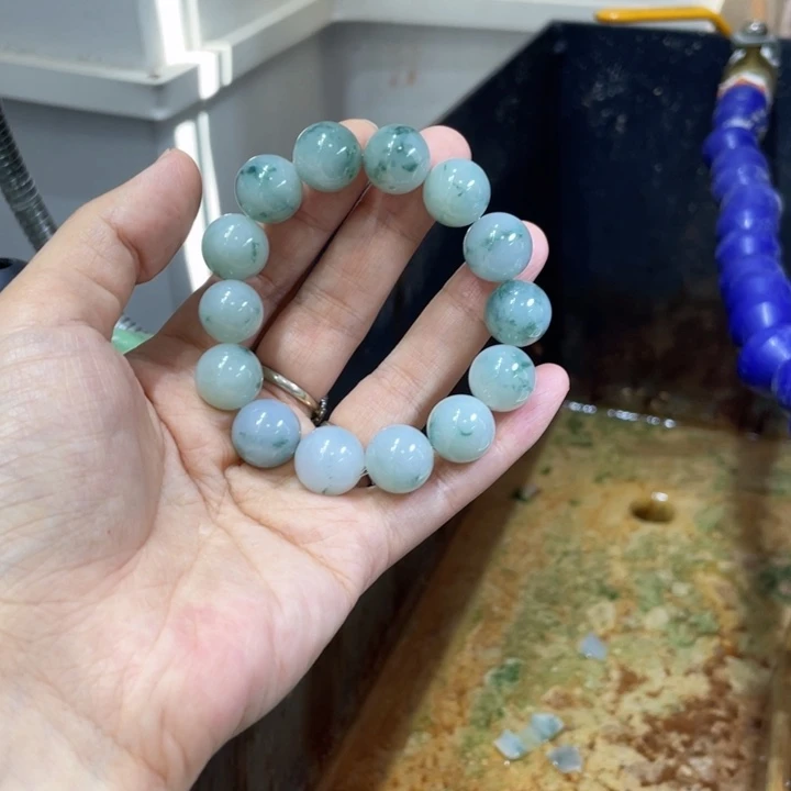 萍***影定制翡翠未镶嵌边角料