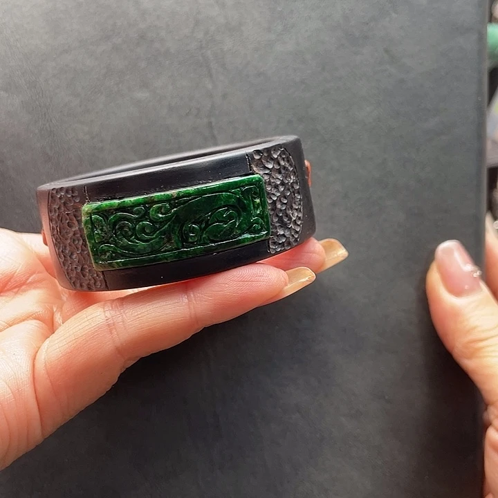 六***六翡翠未镶嵌颈饰666