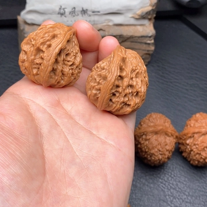 文玩核桃吊坠尺寸37.5虎头蛇