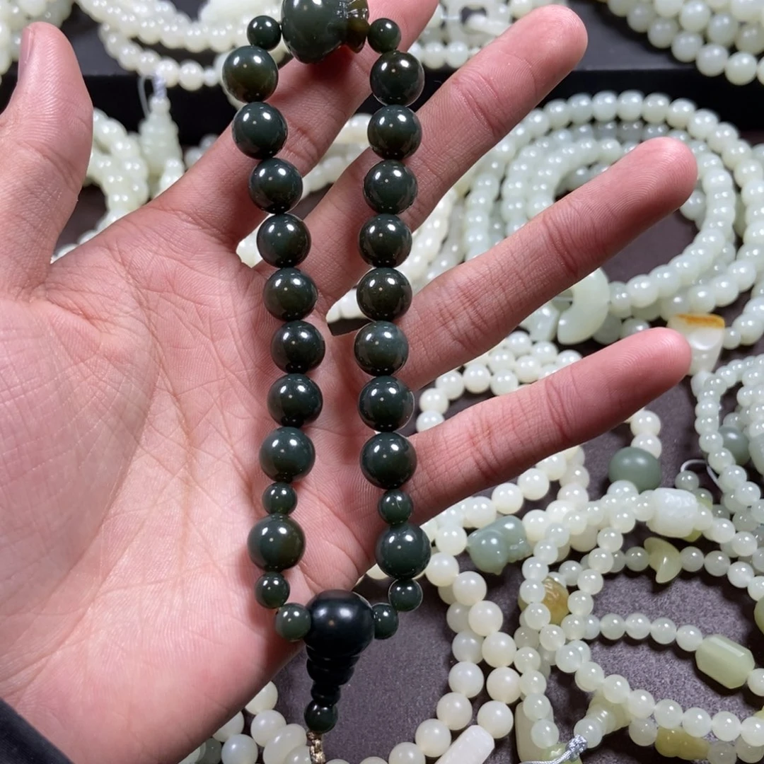 和田玉未镶嵌把件