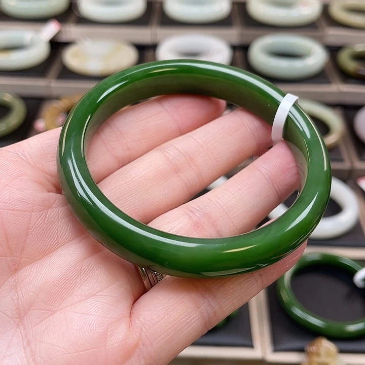 和田玉（碧玉）未镶嵌手镯
