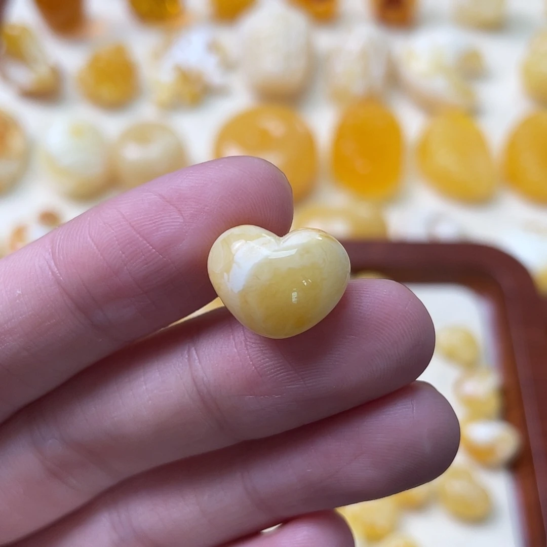 琥珀珠宝奇石未镶嵌