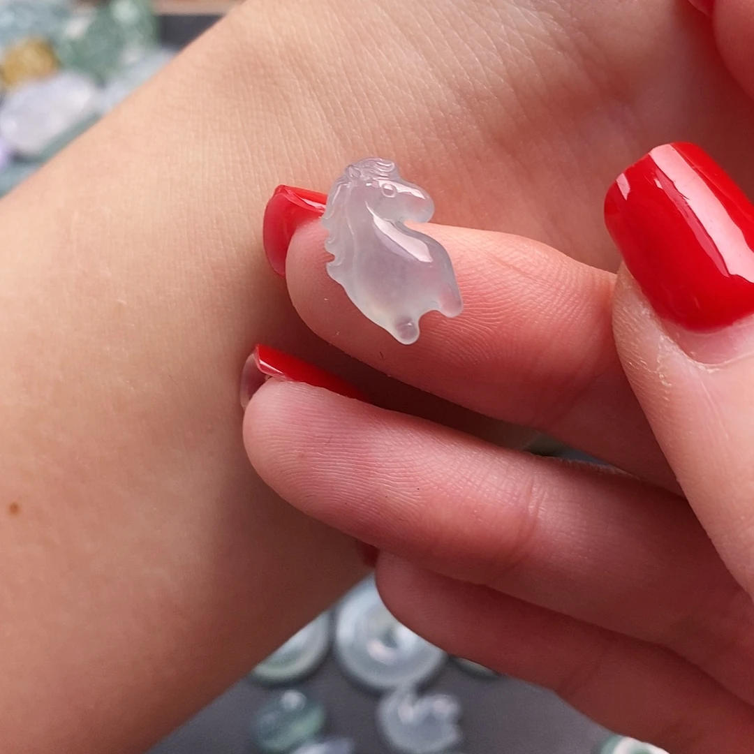 翡翠未镶嵌颈饰马