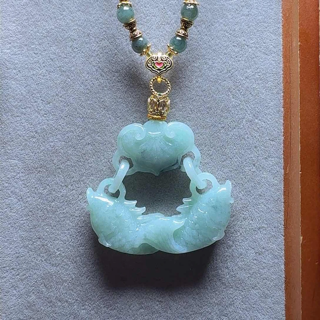 吊坠(赠链)未镶嵌翡翠小****?