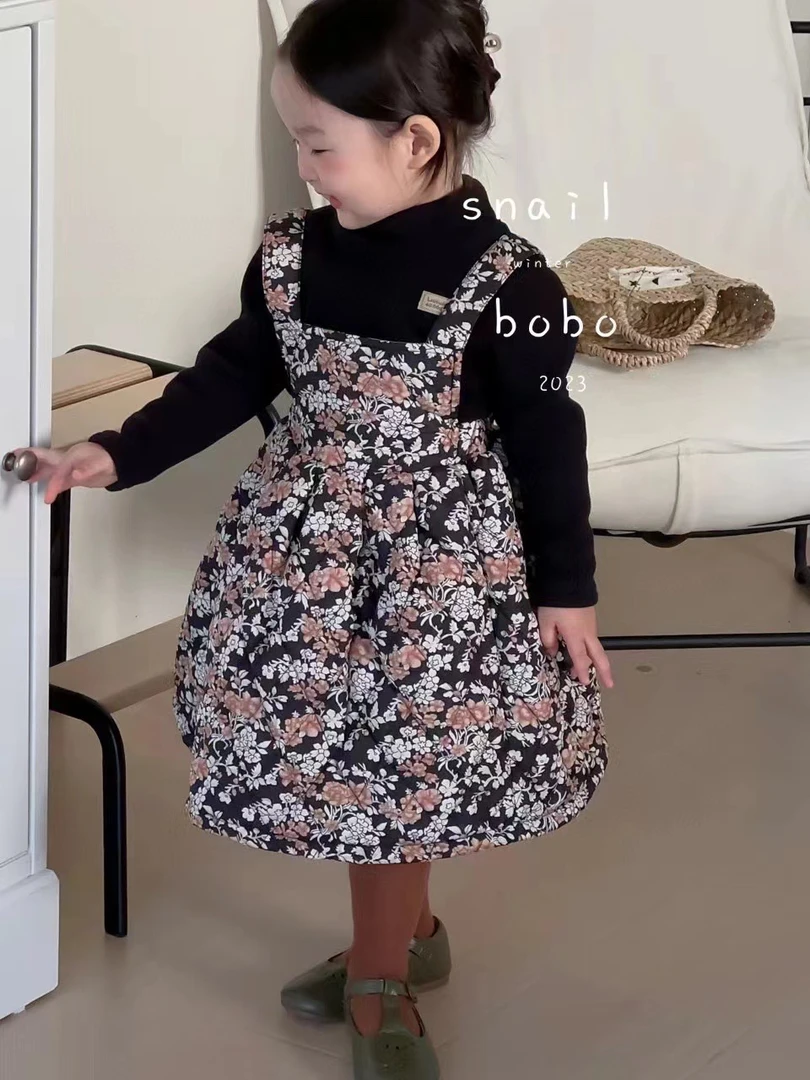 【蜗】黑色碎花夹棉背带裙 3714