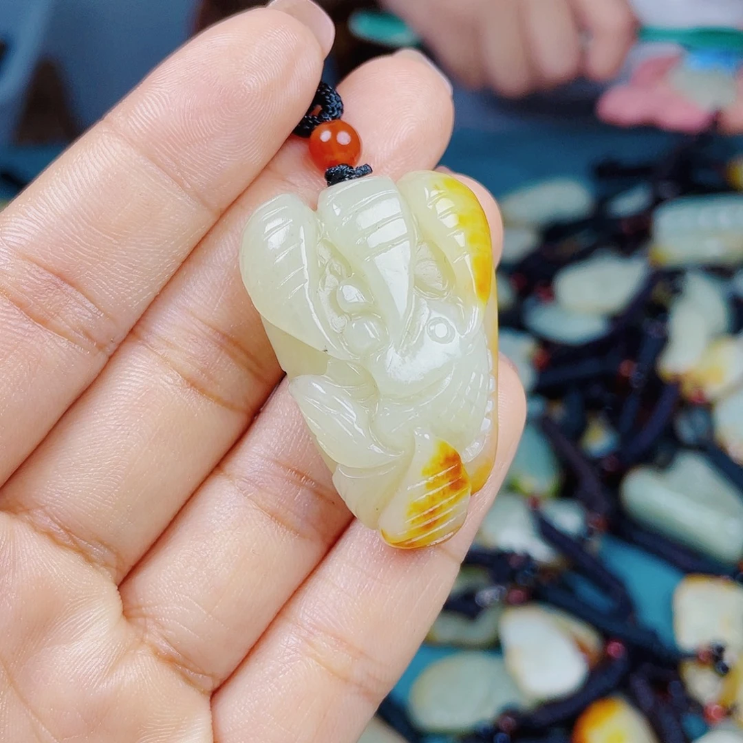 颈饰未镶嵌和田玉