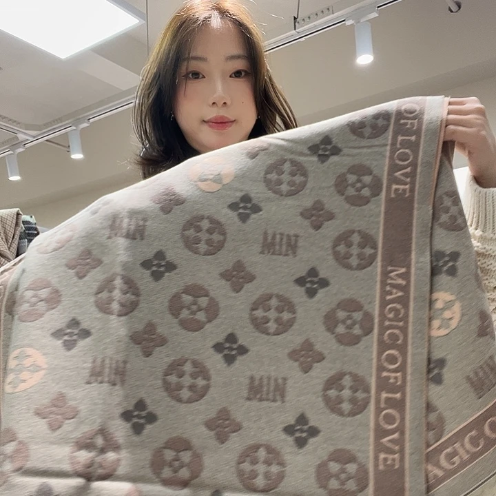 布艺铁合金粉咖金币