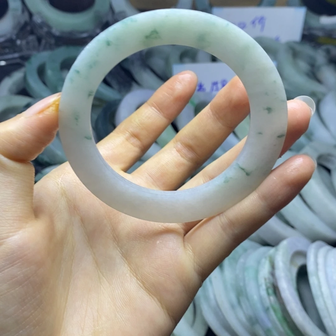 定制翡翠未镶嵌手镯
