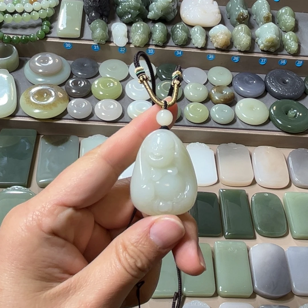 景***行和田玉未镶嵌颈饰