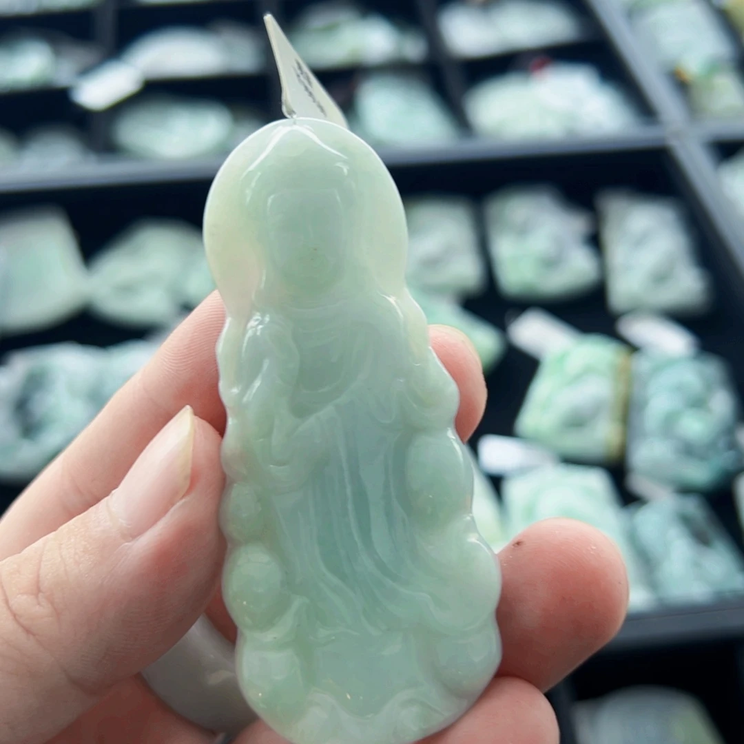 翡翠未镶嵌颈饰观音