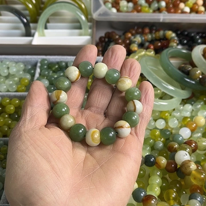 合金蛇纹石玉颈饰