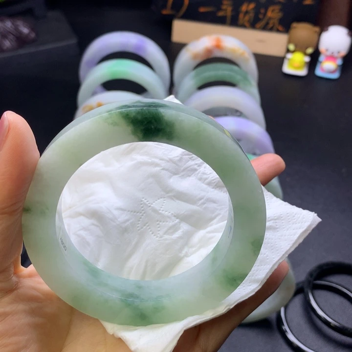 定制翡翠未镶嵌手镯