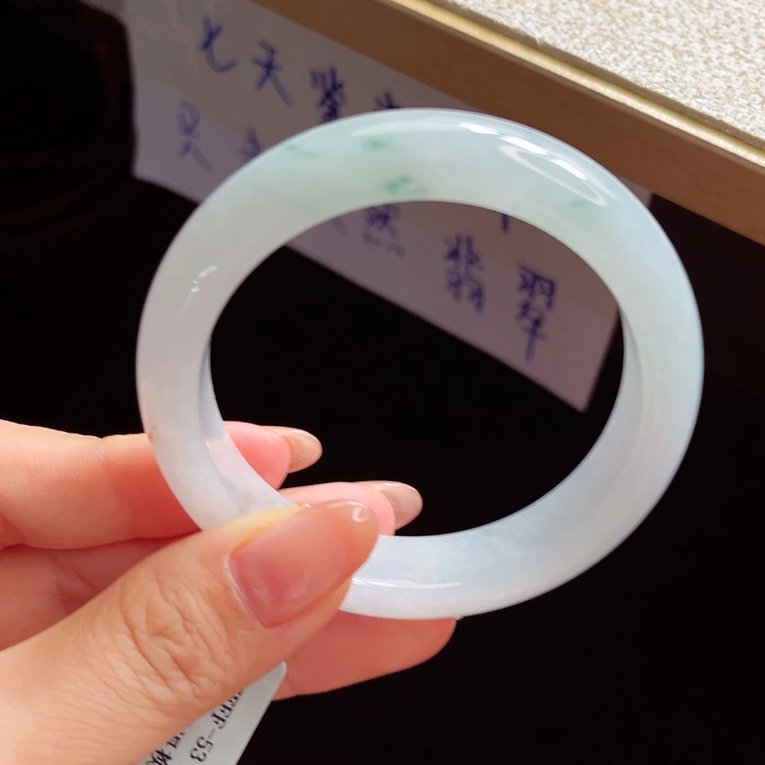 翡翠手镯未镶嵌手镯
