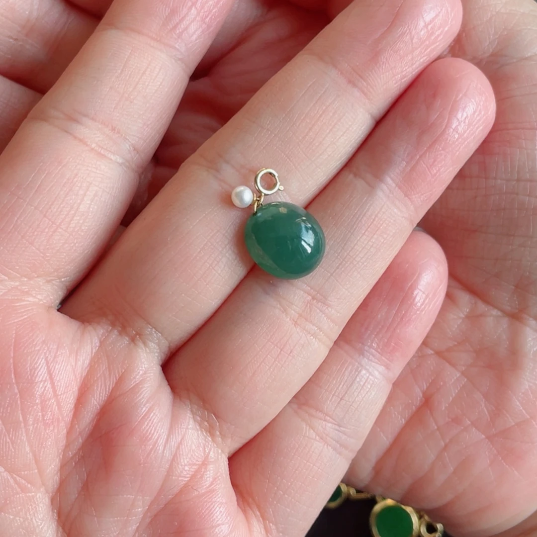 蜡***腰翡翠18K金镶嵌颈饰蛋