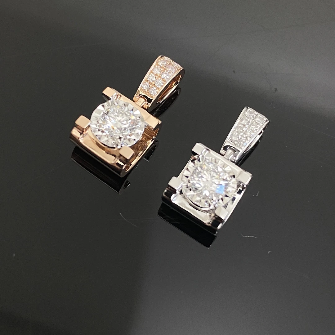 【30分天然钻石】18k大牛头钻石吊坠 经典大气 多样性发货其一