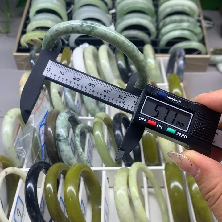 蛇纹石玉未镶嵌手镯25