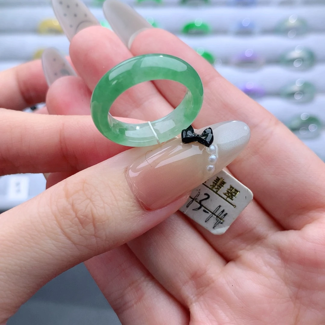 翡翠未镶嵌戒指戒指