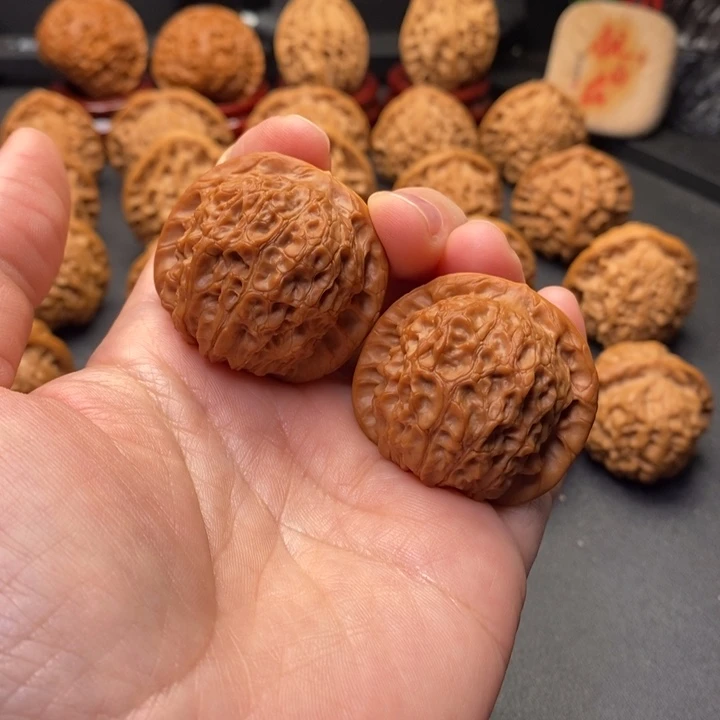 文玩核桃把件38尺血麒麟