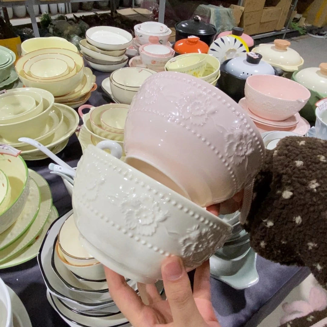 瓷一白一粉浮雕六寸各一