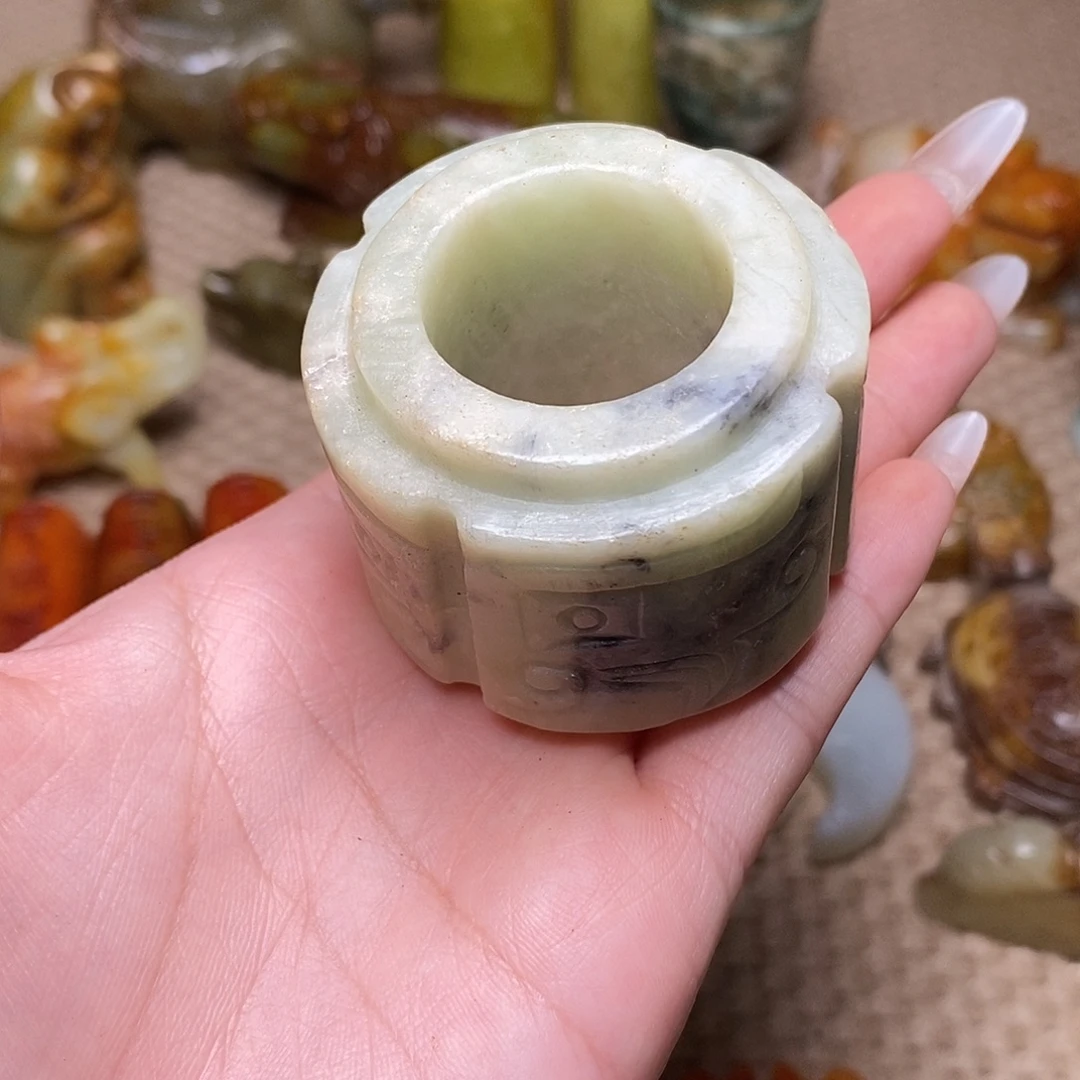 未镶嵌蛇纹石玉颈饰