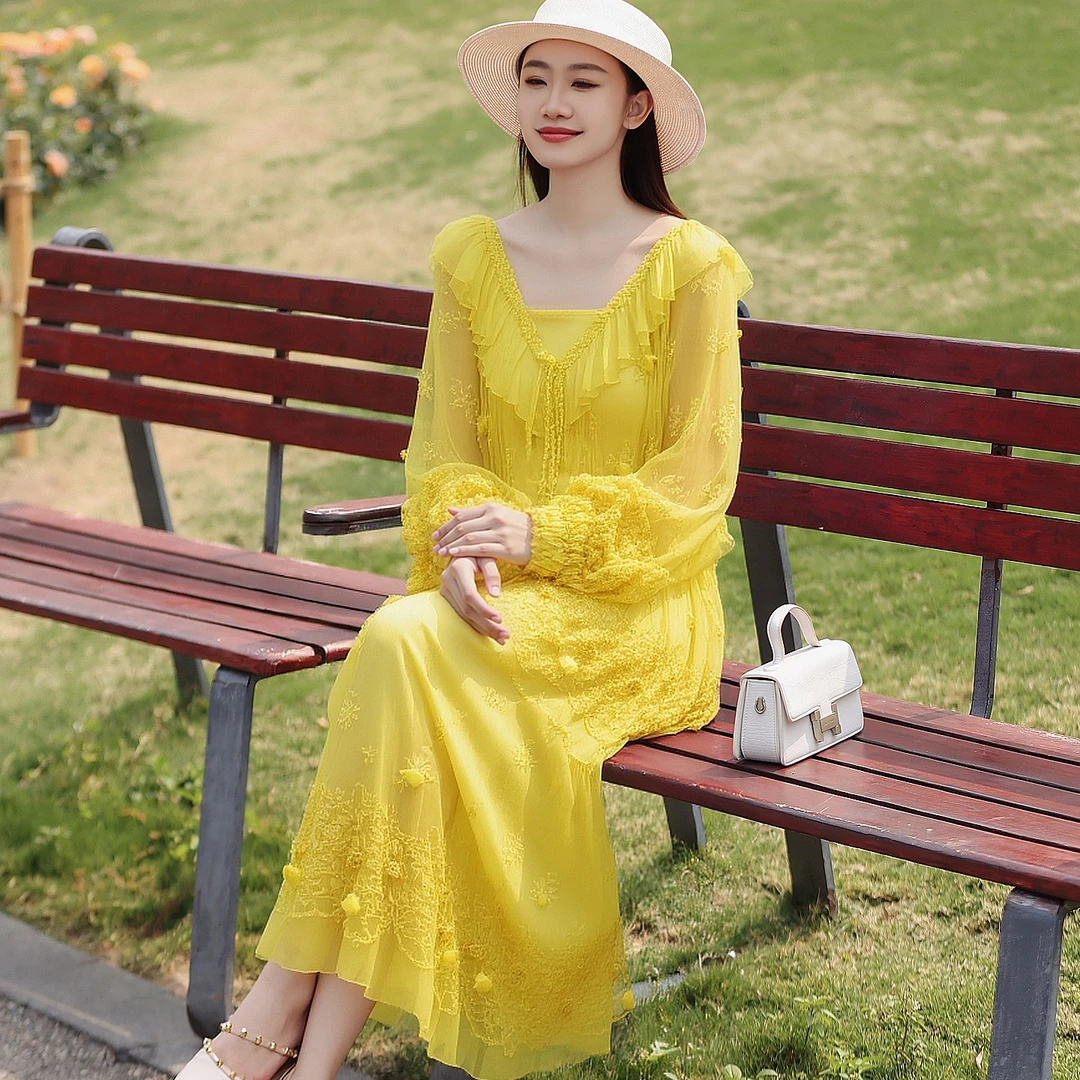拜占庭的森林黄色轻奢刺绣飘花显瘦女士宽松气质时尚桑蚕丝连衣裙