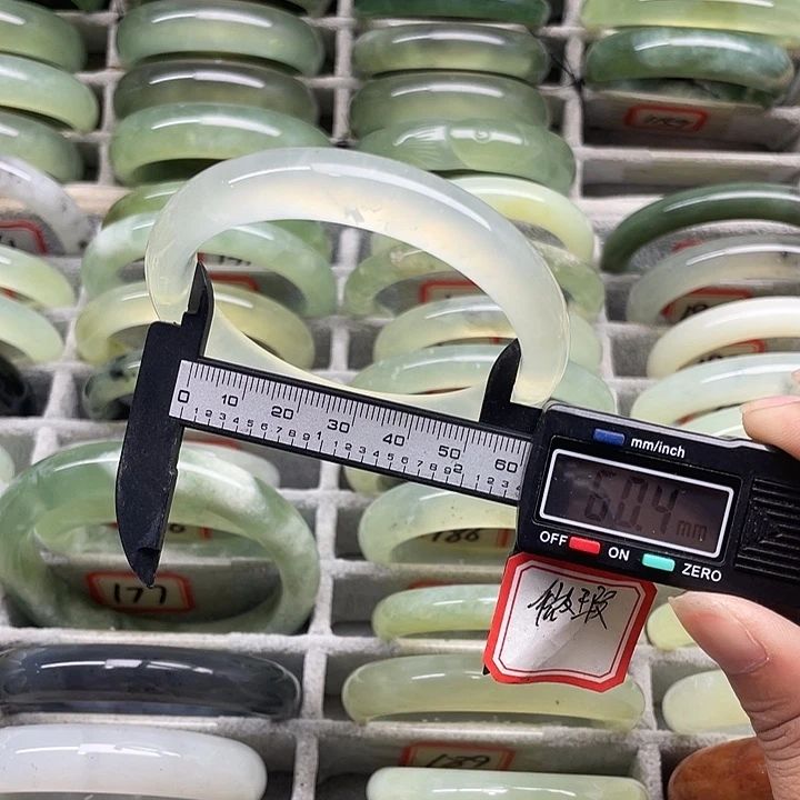 未镶嵌蛇纹石玉手镯180