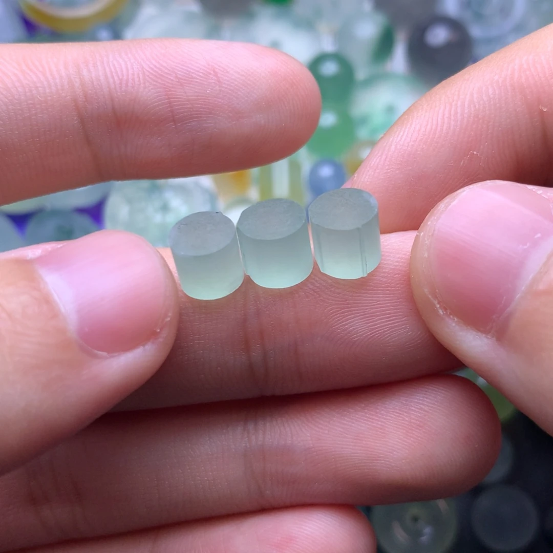 爱***驰定制翡翠未镶嵌挂件