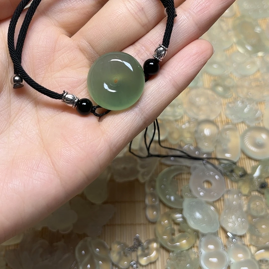 阿***洛蛇纹石玉未镶嵌颈饰