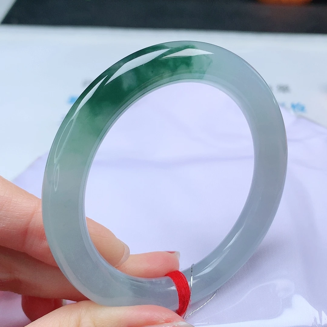 翡翠手镯（圆镯）未镶嵌53圆