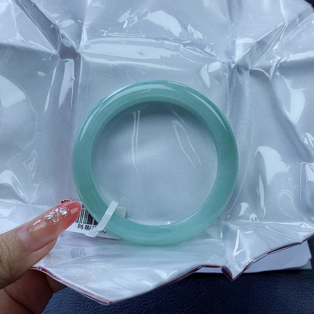 翡翠手镯未镶嵌57圈口